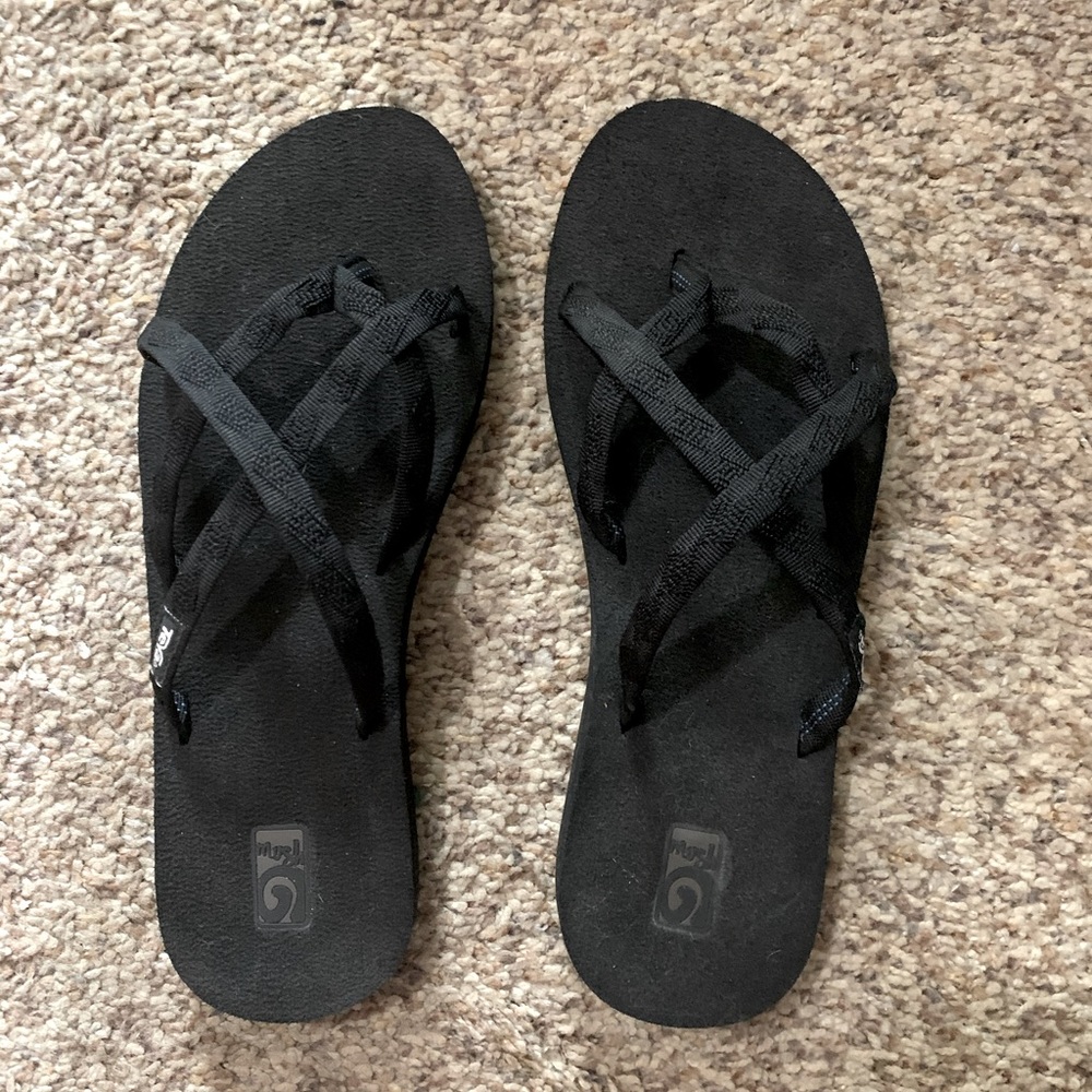 NWOT Teva strappy sandals